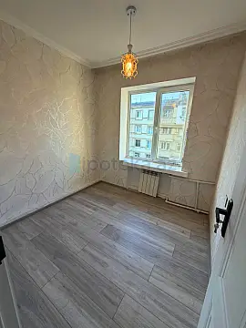Satılır 2 otaqlı köhnə tikili 40 m²