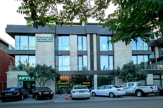 Satılır 20 otaqlı obyekt 3200 m²