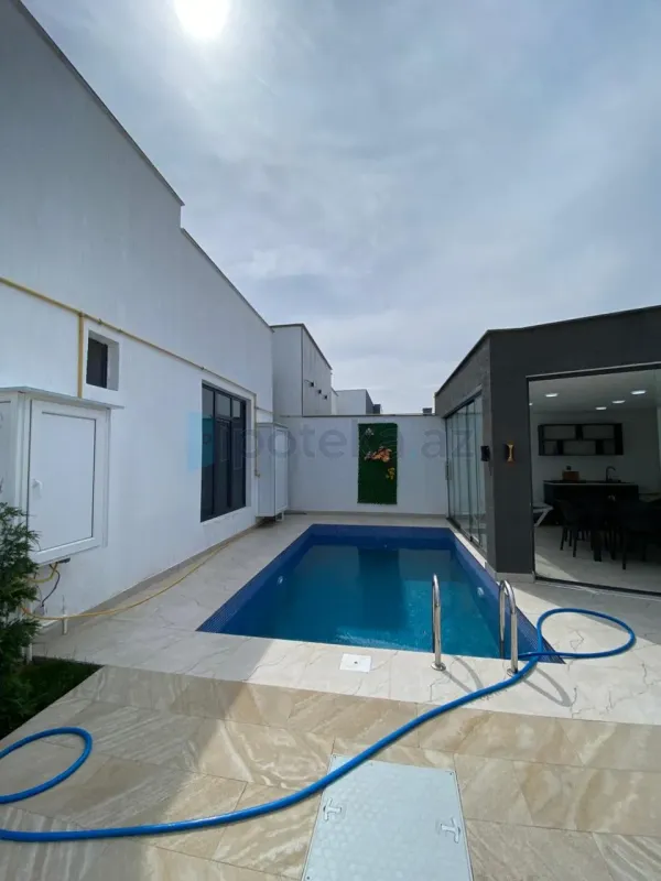 Satılır 4 otaqlı mənzil 150 m²