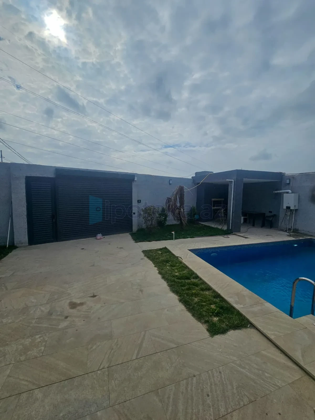 Satılır 4 otaqlı həyət evi 150 m²