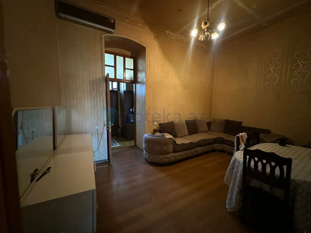 Satılır 3 otaqlı köhnə tikili 60 m²