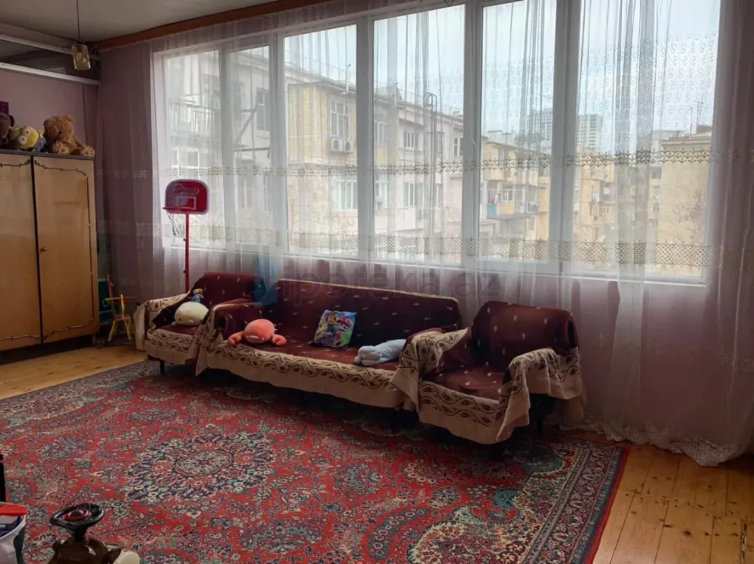 Satılır 3 otaqlı köhnə tikili 100 m²