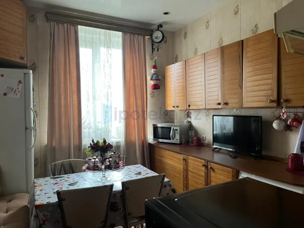 Satılır 3 otaqlı köhnə tikili 100 m²