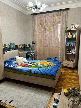 Satılır 3 otaqlı köhnə tikili 100 m²