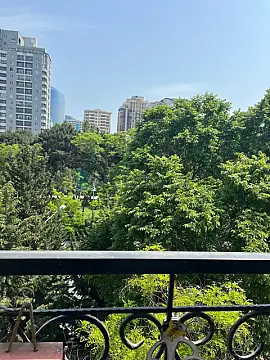 Satılır 3 otaqlı köhnə tikili 100 m²