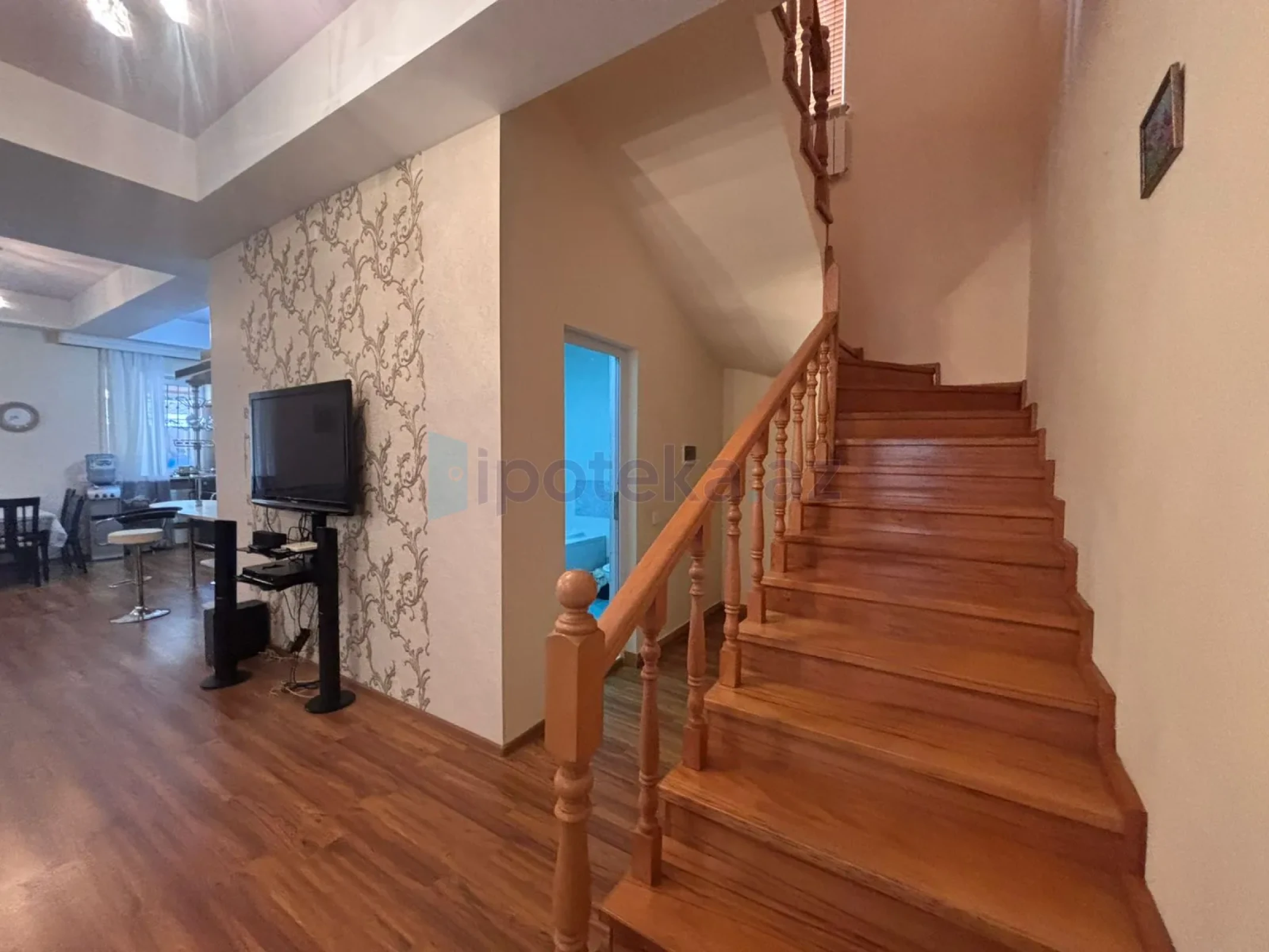 Satılır 4 otaqlı mənzil 190 m²