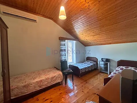Satılır 4 otaqlı mənzil 190 m²