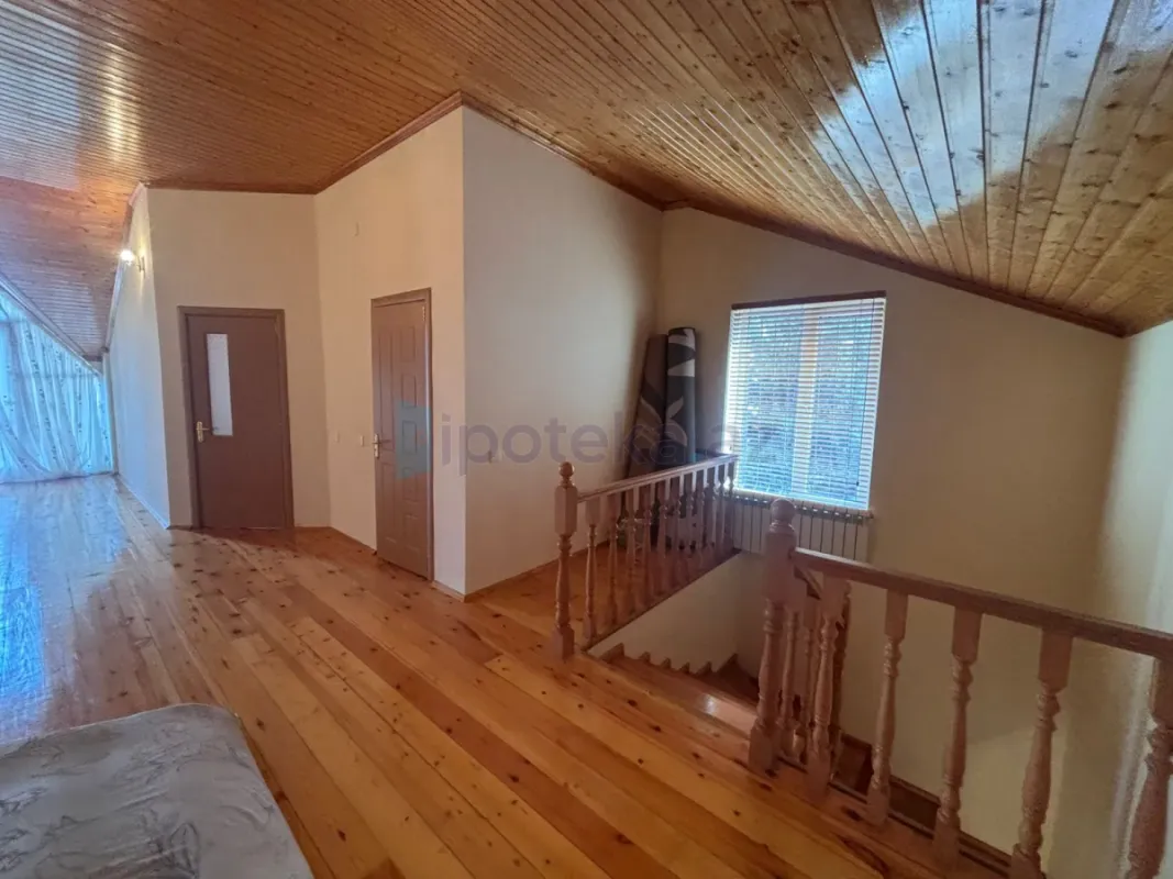 Satılır 4 otaqlı mənzil 190 m²