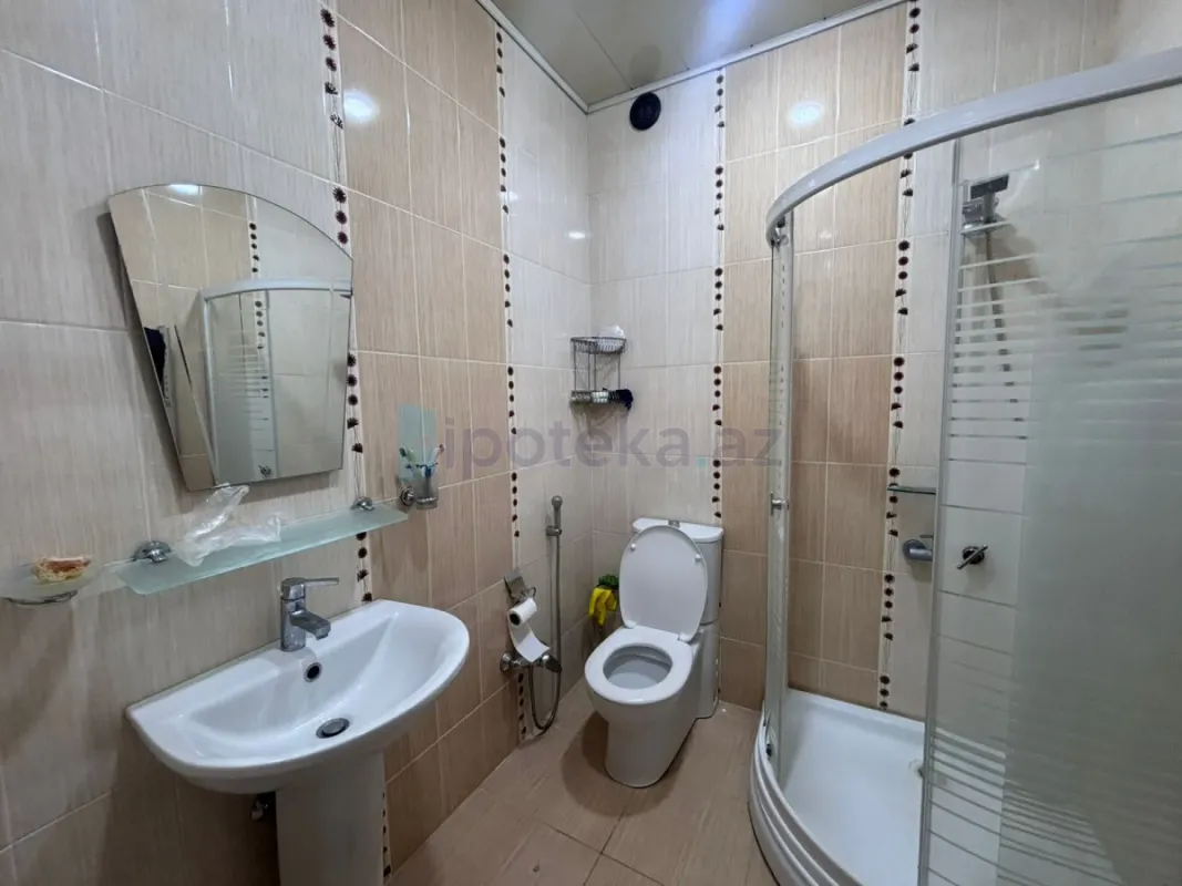 Satılır 4 otaqlı mənzil 190 m²