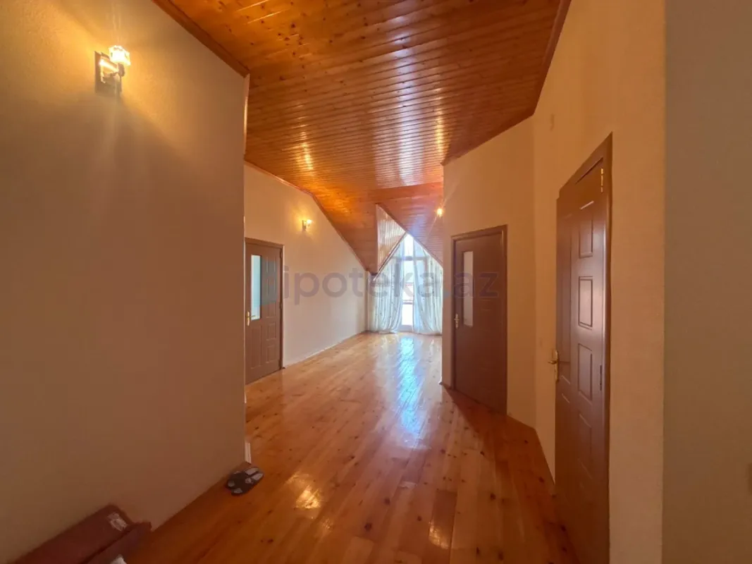 Satılır 4 otaqlı mənzil 190 m²