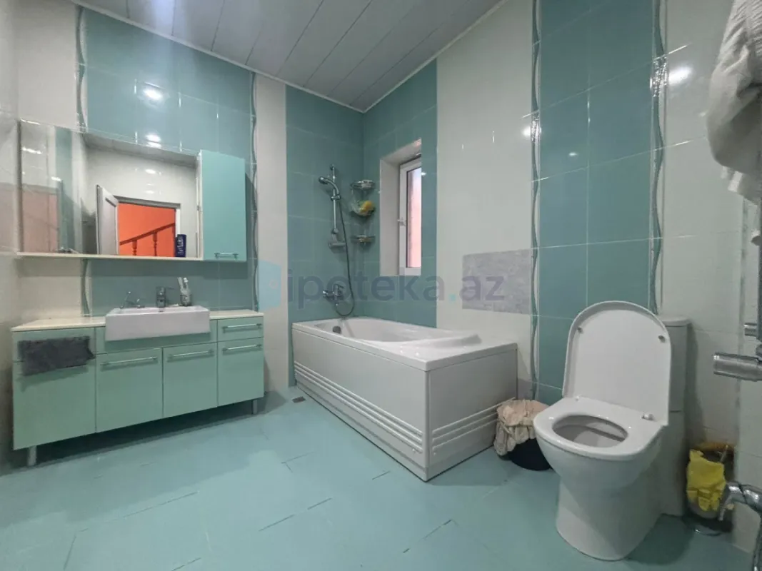 Satılır 4 otaqlı mənzil 190 m²