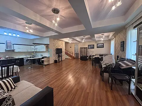 Satılır 4 otaqlı mənzil 190 m²