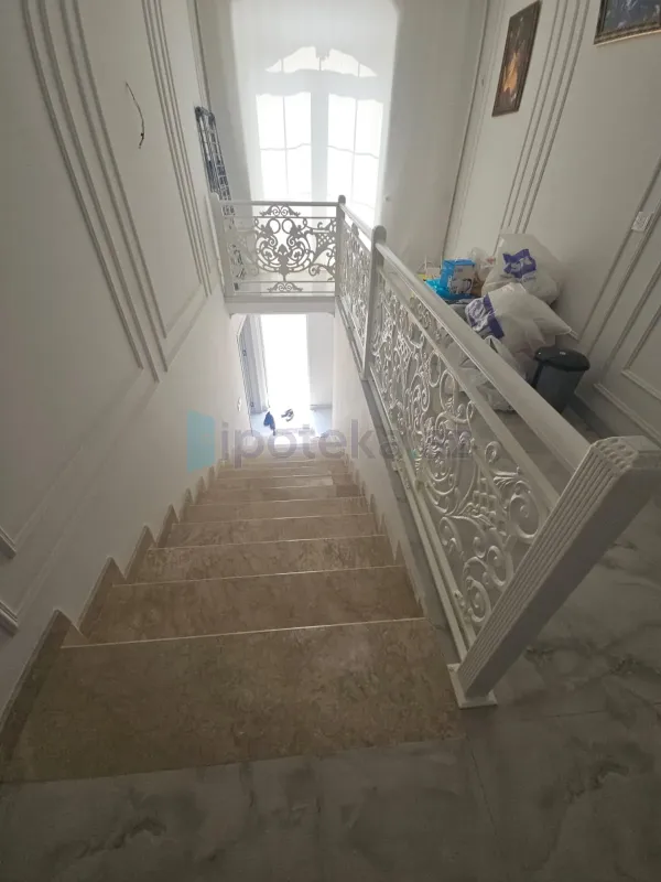 Satılır 3 otaqlı mənzil 220 m²