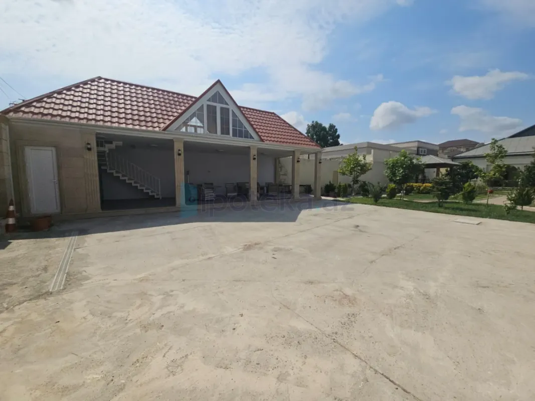 Satılır 3 otaqlı mənzil 220 m²