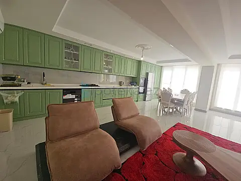 Satılır 3 otaqlı mənzil 220 m²