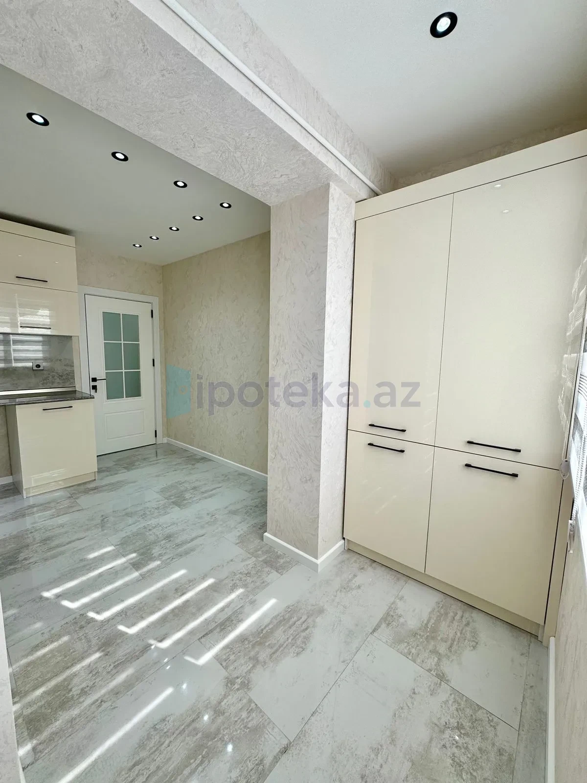 Satılır 3 otaqlı köhnə tikili 136 m²