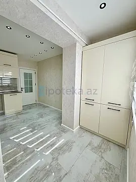 Satılır 3 otaqlı köhnə tikili 136 m²