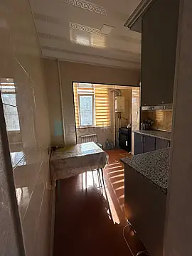 Satılır 3 otaqlı köhnə tikili 80 m²
