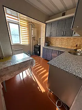 Satılır 3 otaqlı köhnə tikili 80 m²