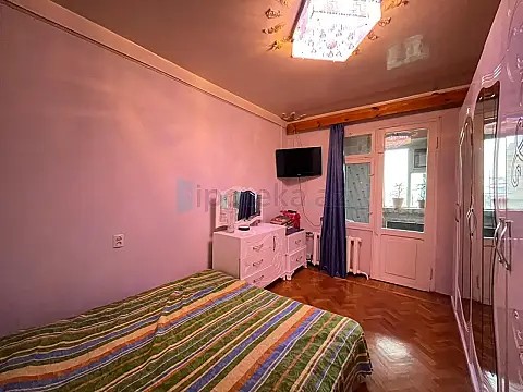 Satılır 4 otaqlı köhnə tikili 105 m²