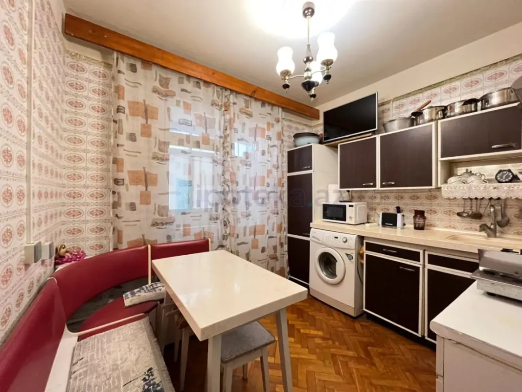 Satılır 4 otaqlı köhnə tikili 105 m²