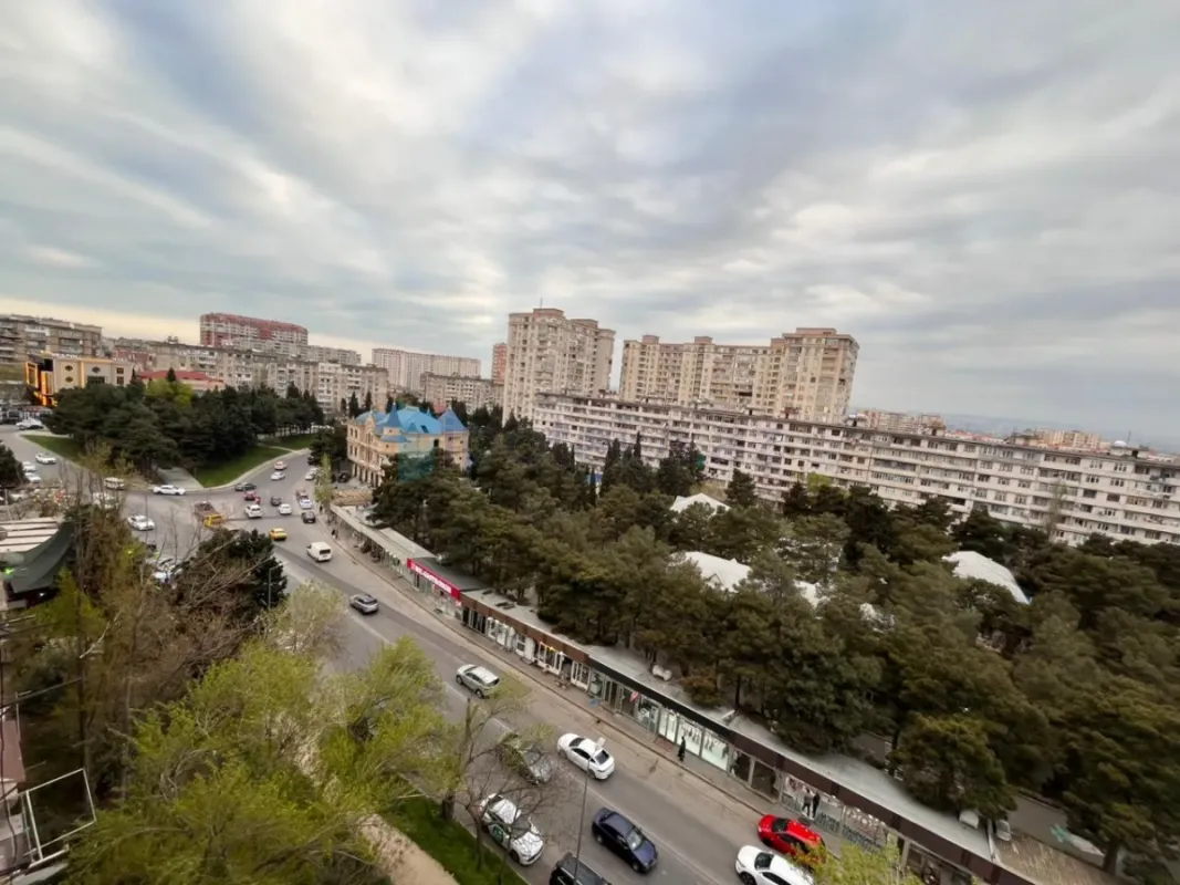 Satılır 4 otaqlı köhnə tikili 105 m²