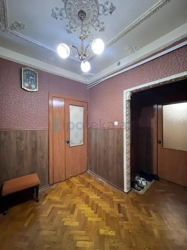 Satılır 4 otaqlı köhnə tikili 105 m²