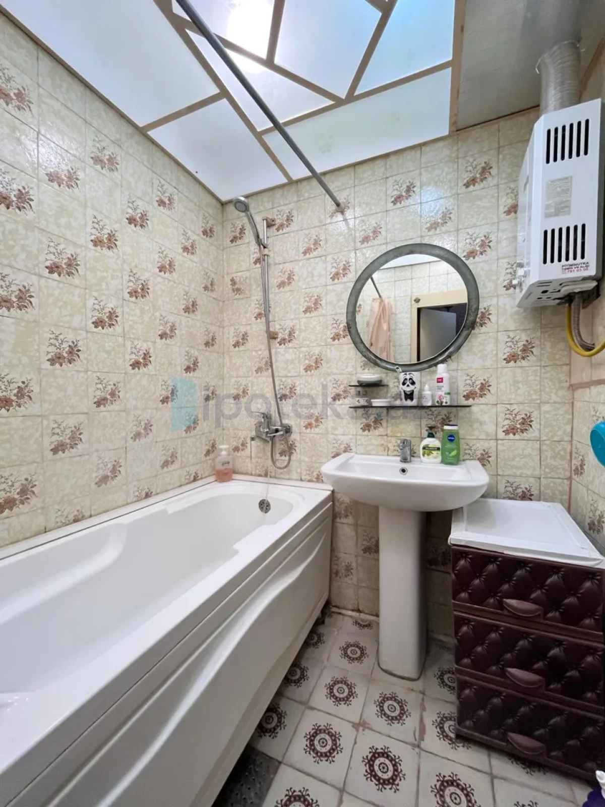 Satılır 4 otaqlı köhnə tikili 105 m²