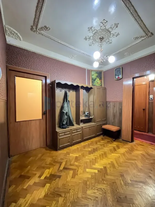 Satılır 4 otaqlı köhnə tikili 105 m²