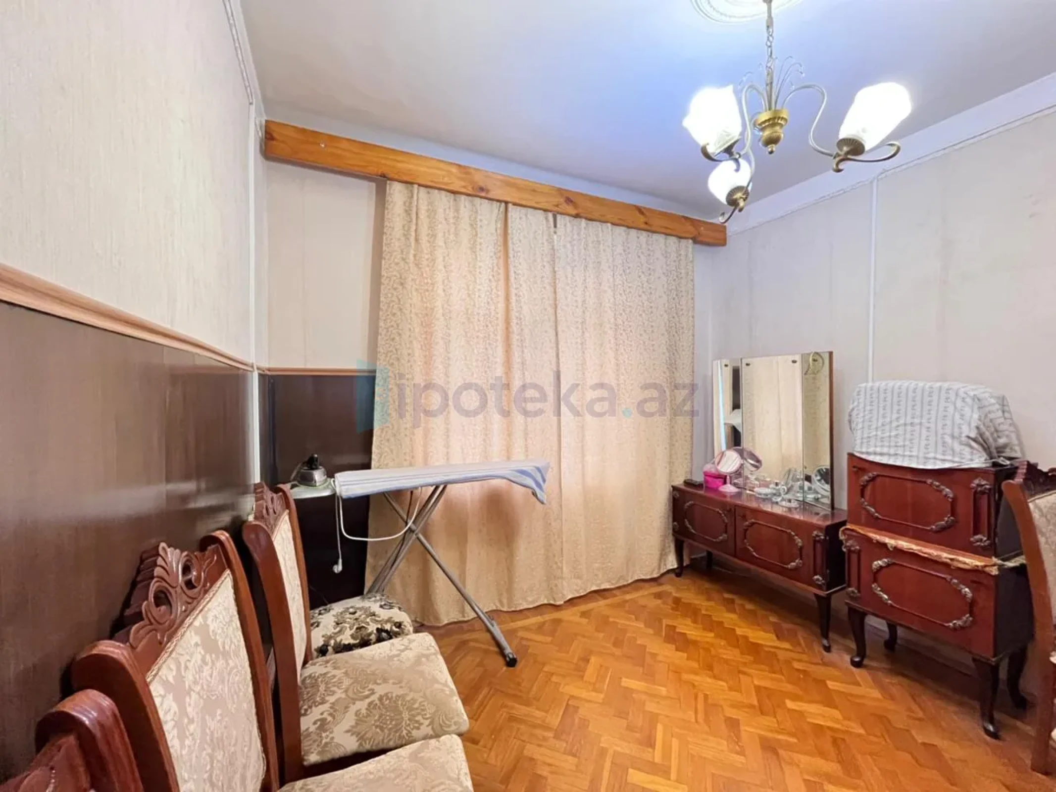 Satılır 4 otaqlı köhnə tikili 105 m²