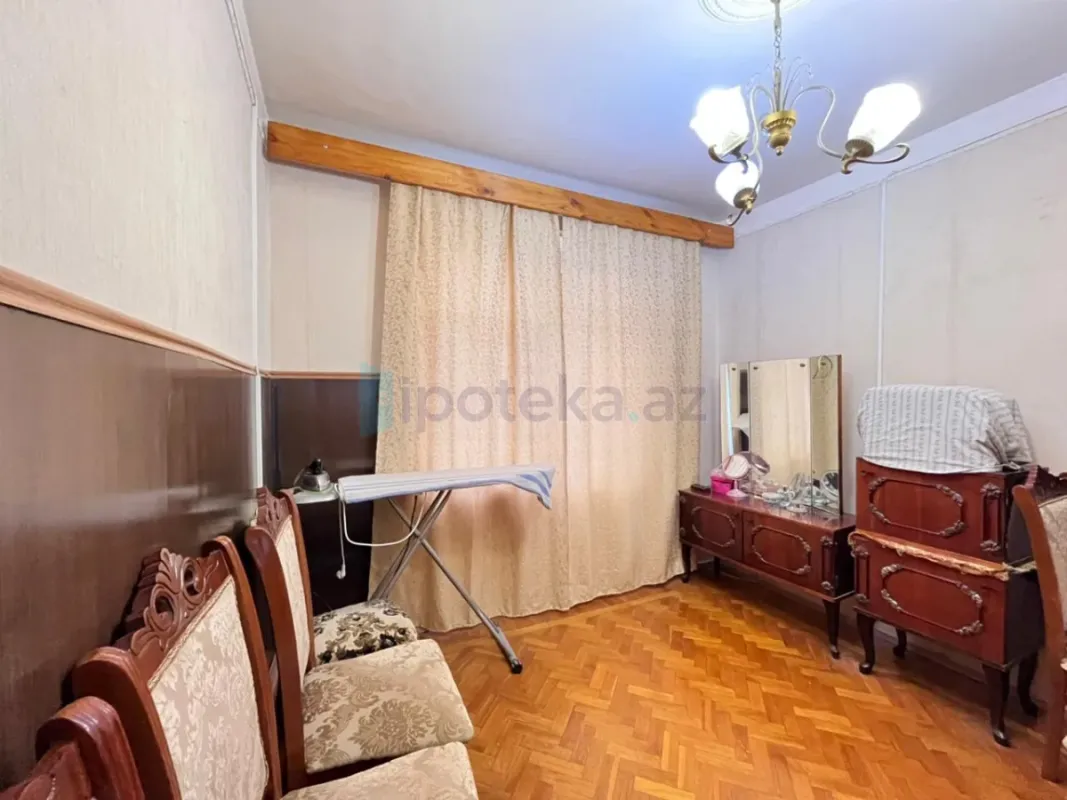 Satılır 4 otaqlı köhnə tikili 105 m²