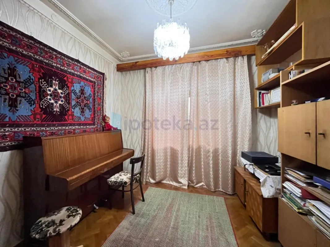 Satılır 4 otaqlı köhnə tikili 105 m²