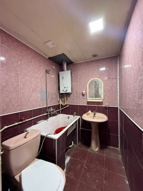 Satılır 2 otaqlı köhnə tikili 60 m²