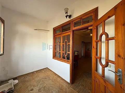 Satılır 2 otaqlı köhnə tikili 60 m²