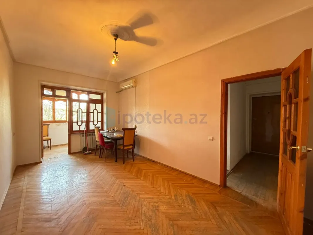 Satılır 2 otaqlı köhnə tikili 60 m²