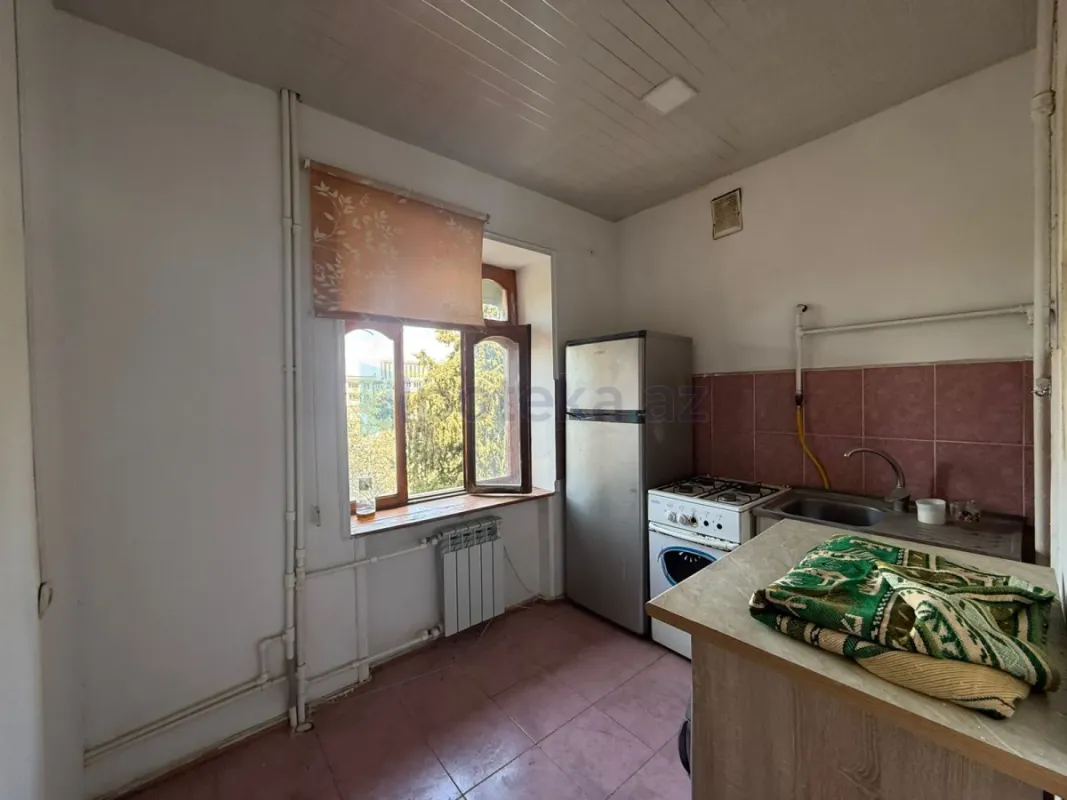 Satılır 2 otaqlı köhnə tikili 60 m²