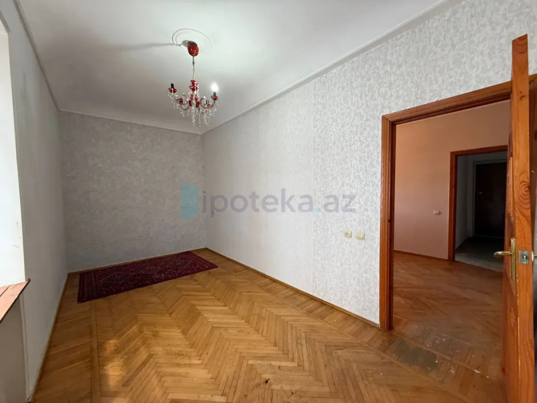 Satılır 2 otaqlı köhnə tikili 60 m²