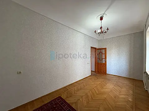 Satılır 2 otaqlı köhnə tikili 60 m²