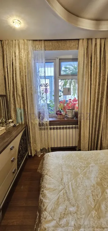 Satılır 2 otaqlı köhnə tikili 60 m²