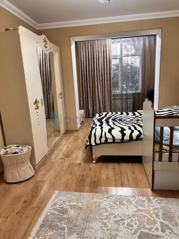 Satılır 4 otaqlı köhnə tikili 110 m²