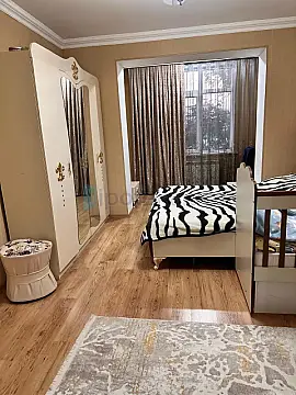 Satılır 4 otaqlı köhnə tikili 110 m²