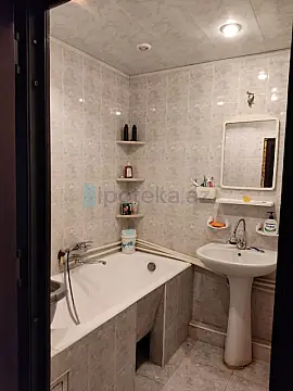 Satılır 3 otaqlı köhnə tikili 90 m²