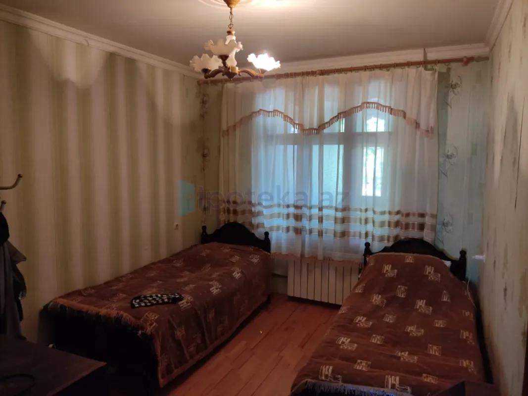 Satılır 3 otaqlı köhnə tikili 90 m²