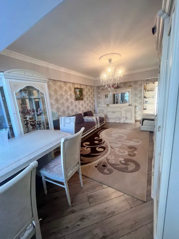 Satılır 3 otaqlı köhnə tikili 90 m²