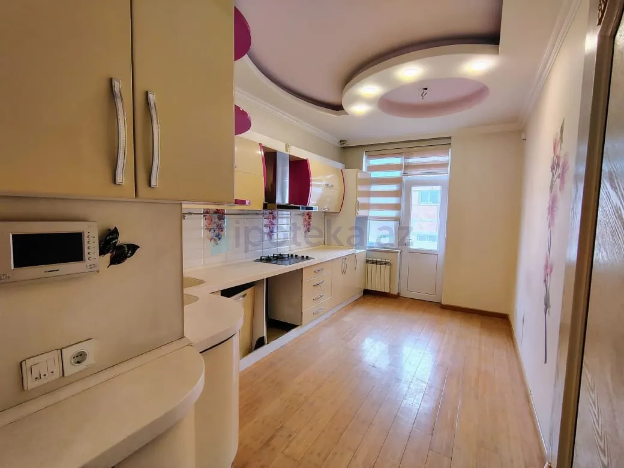 Satılır 3 otaqlı yeni tikili 140 m²