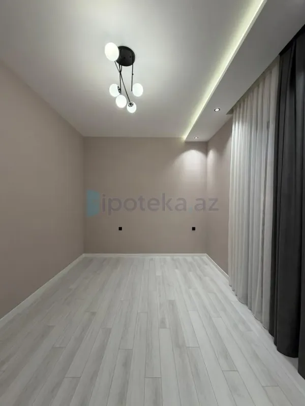 Satılır 4 otaqlı mənzil 140 m²