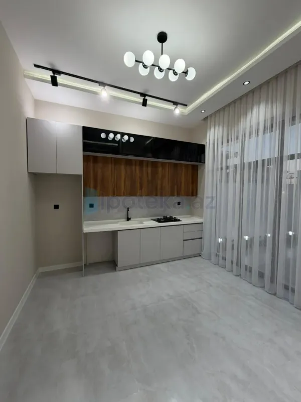 Satılır 4 otaqlı mənzil 140 m²