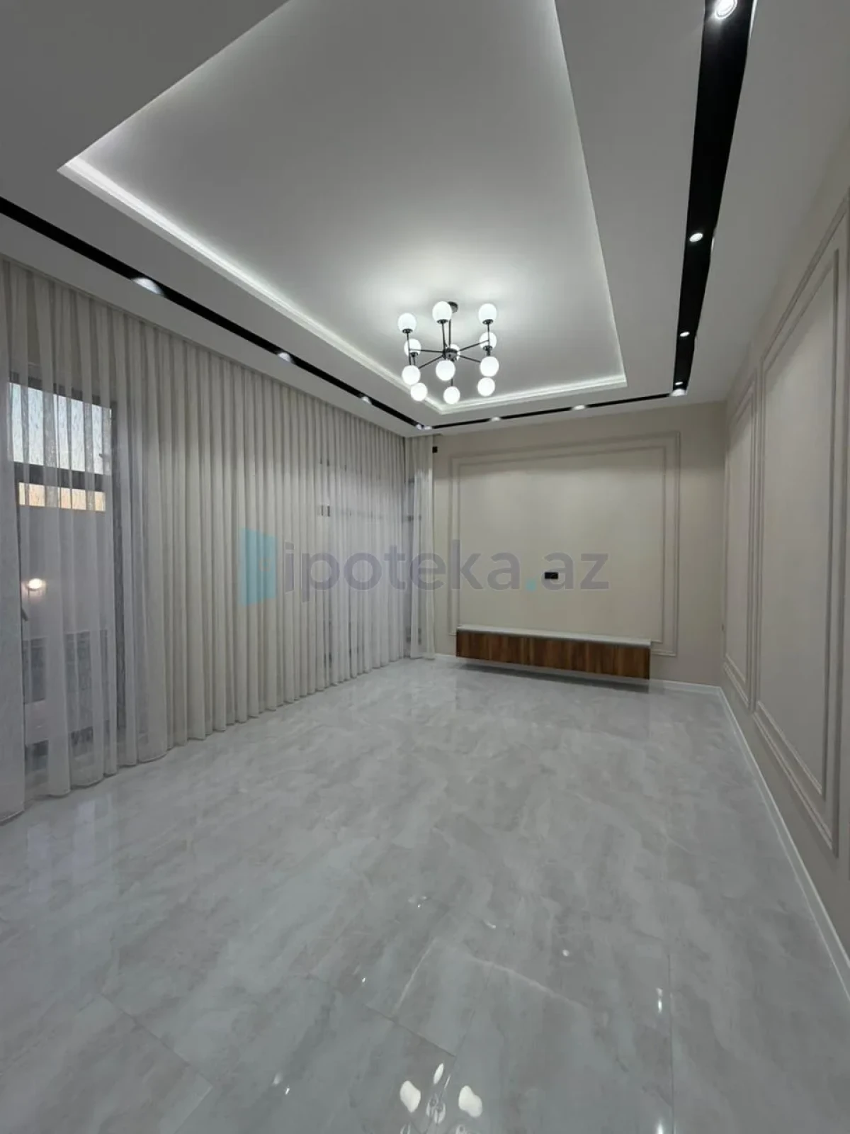 Satılır 4 otaqlı mənzil 140 m²