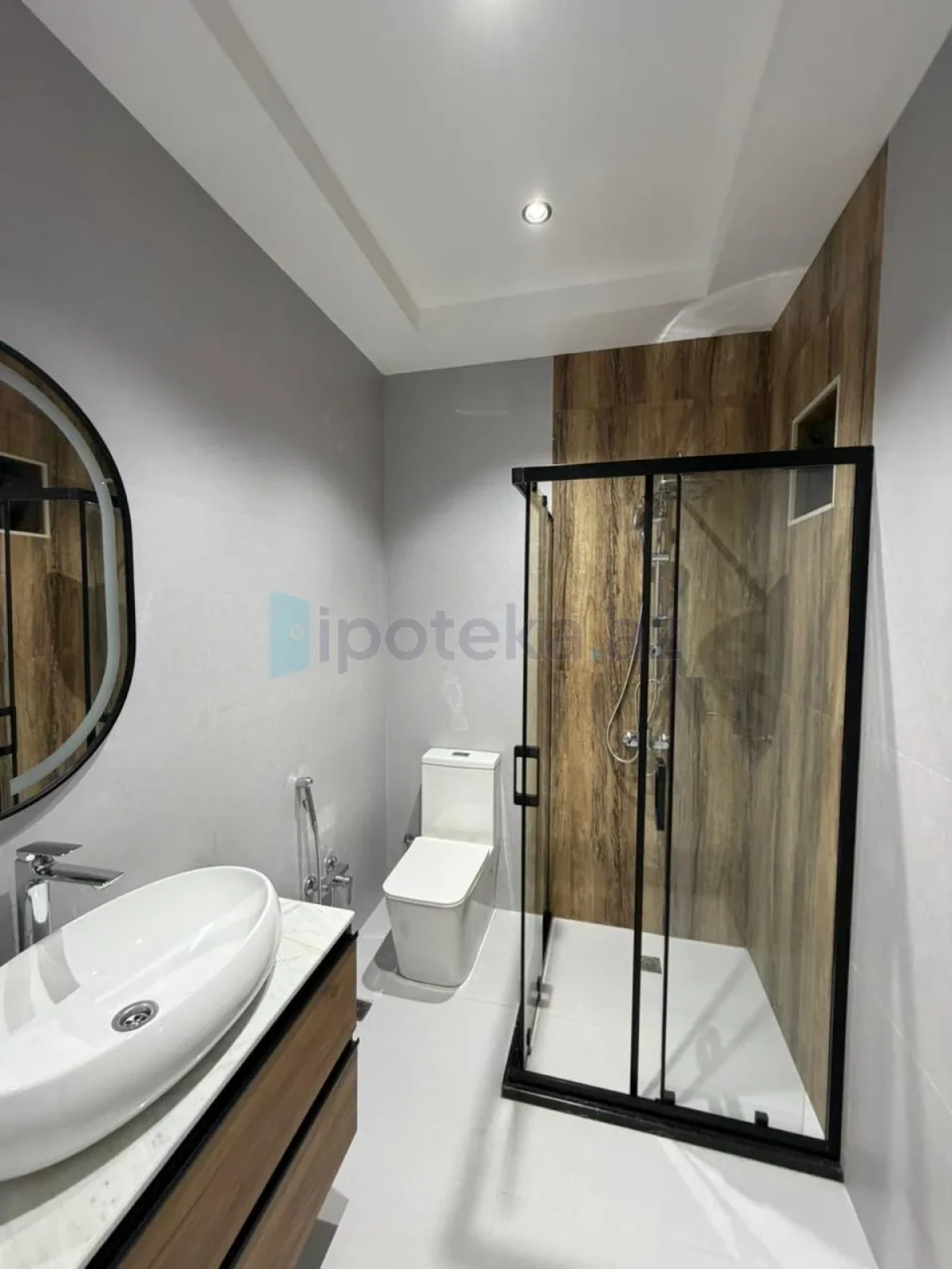 Satılır 4 otaqlı mənzil 140 m²