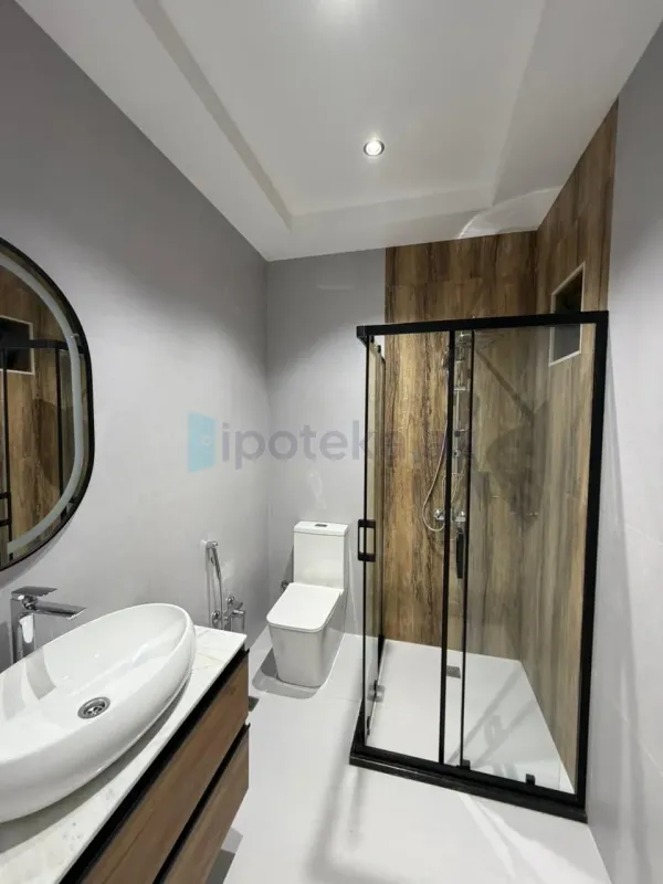 Satılır 4 otaqlı mənzil 140 m²